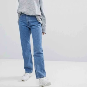Weekday row jeans - Weekday row jeans i färgen sky blue. De är i storlek 24/32 och är slutsålda på hemsidan. Köparen står för frakten 🥰🥰 