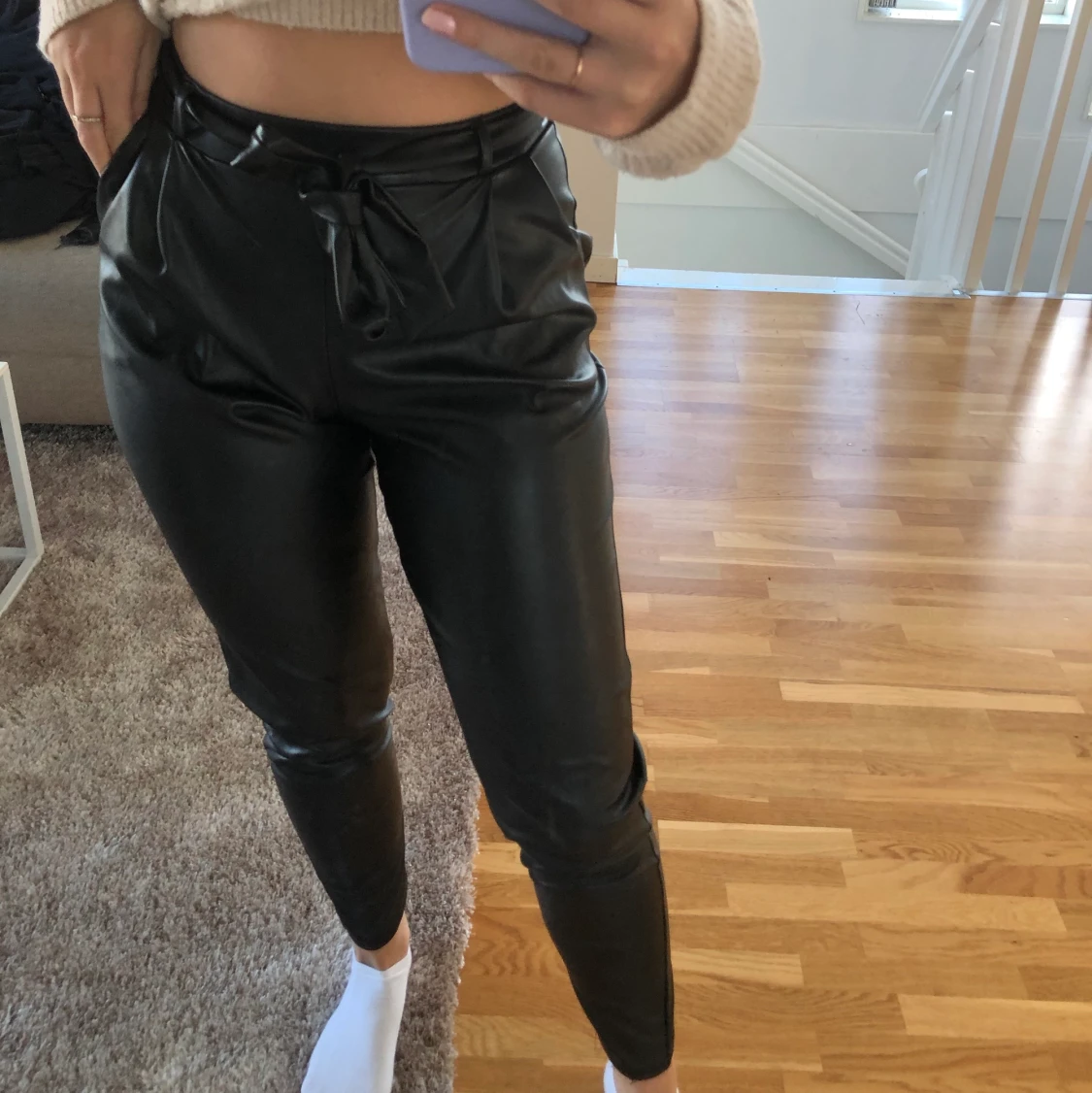 svarta skinnbyxor ifrån Nelly