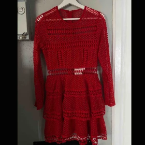  - Klänning från Linn Ahlborg X NAKD. Aldrig använd med lapparna kvar! Hämtas i Norrköping, annars betalas frakt av köparen! 200 kr eller bud 🌞