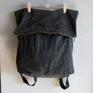 Stor Cheap Monday - ryggsäck köpt på Weekday. Lite annan design.