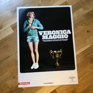 Poster Veronica Maggio  - Från 2008/2009. Kan hämtas i Uppsala Eller Skickas Mot fraktkostnad 63 sek i rulle 