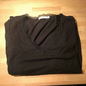  - LÅNGÄRMAD! Svart tröja 