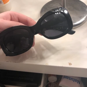 Solglasögon  - Nya solglasögon ifrån vero Moda. 50+frakt 