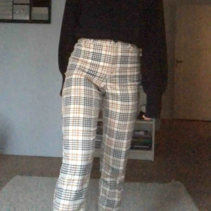 Monki byxor  - Snygga byxor från Monki. Använda men ändå bra skick💞 