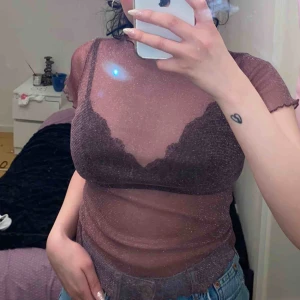  - Söt glitter tröja från NA-KD ! Möts upp i Stockholm eller fraktar (frakt ingår ej i priset) 