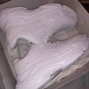  - Helt oanvända chunky sneakers från Nelly. Storlek 38