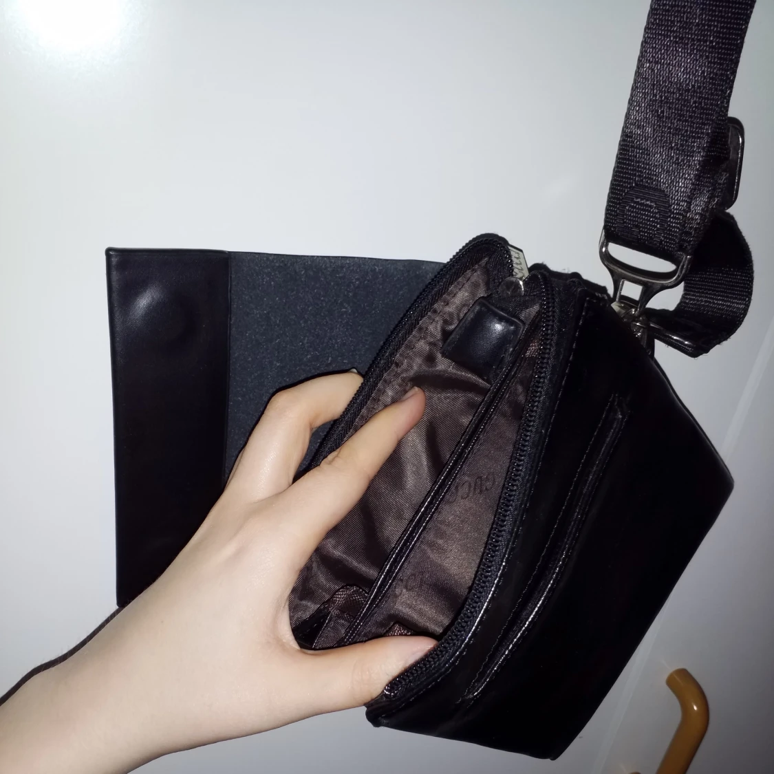 Liten svart väska  - 91