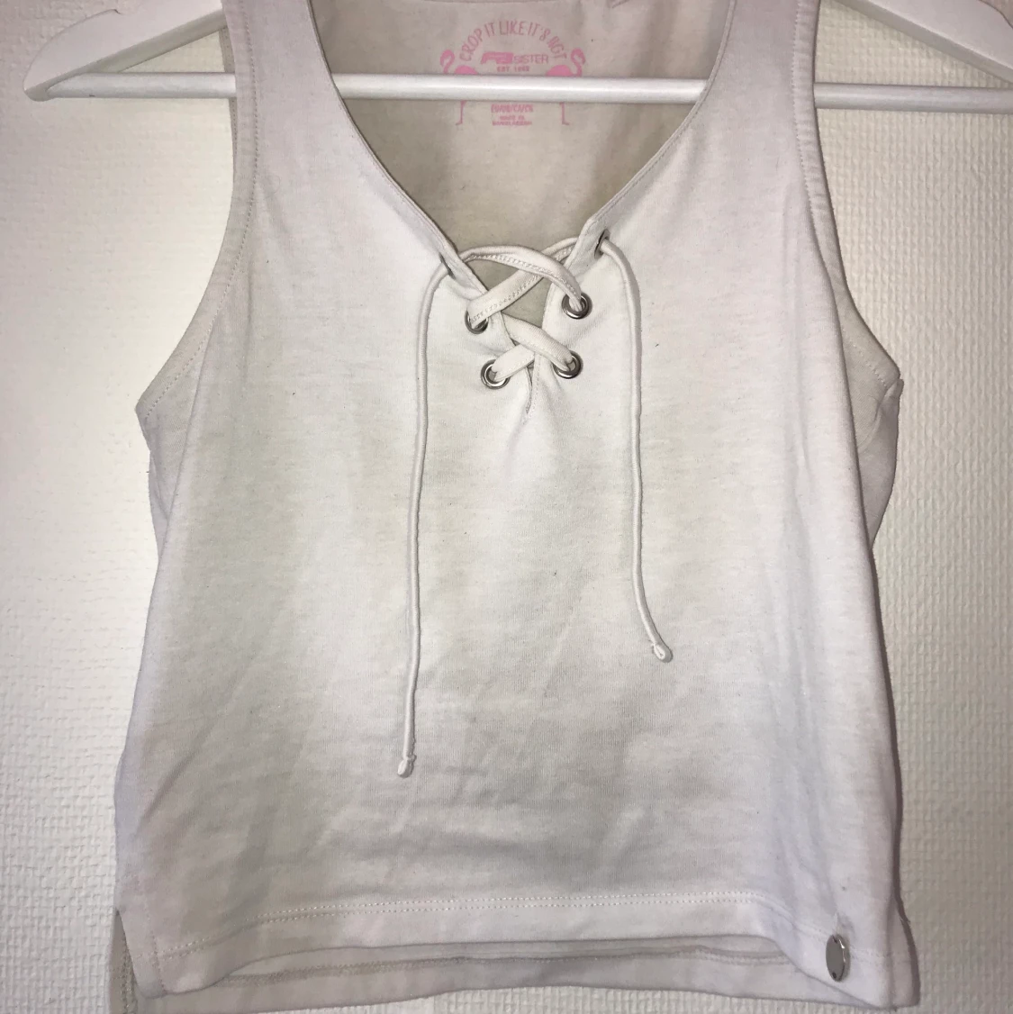 Crop top med knytning - 90