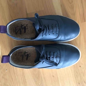  - Eytys ”MOTHER LEATHER” har använts men är i jättebra skick. Köparen står för frakt, kan gå ner i pris vid snabb affär 