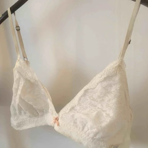 odd molly bralette - superfin bralette från Odd Molly som tyvärr har blivit för liten:(( använd men i jättefint skick! 