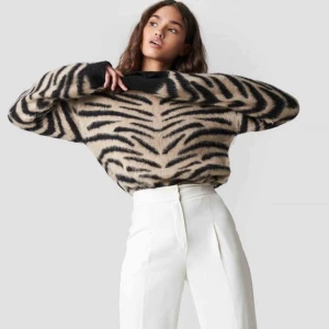  - Säljer denna jätte fina mysiga stickade tröja från nakd💞🥺 bra kvalitet och sparsamt använd, kan mötas upp annars står köparen för frakten!