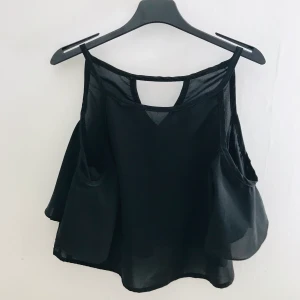 TOPP I STL S-M - Köpparen står för frakt skicka ofta på spårbar