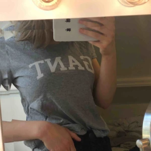  - Fin grå tröja från Gant enbart använd 1 gång!❤️