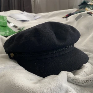 Sjömansmöss/ keps - Aldrig använd, helt ny! Kör för 49 dollar på Urban outfitters