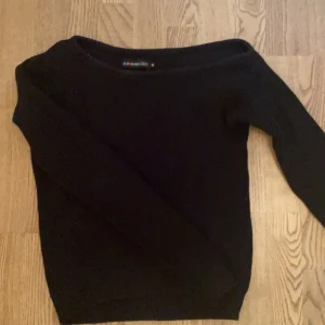 One shoulder tröja  - One shoulder tröja från Evan&Odd