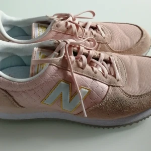 Skor - Har använt bara en gång, str. 38,pris :150kr +frakt