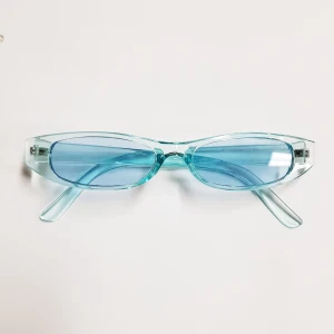  - 90tals bågar som kompletterar din outfit! Frakt 20kr 