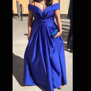  - Balklänning, använd bara 1gång Ny pris: 2500kr 