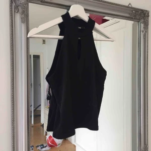  - Oanvänd topp.  Frakt tillkommer🌸