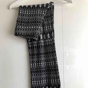 Byxor  - Supersköna byxor som formar sig efter dina ben! 