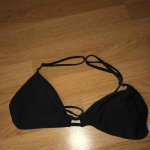  - Bikini överdel från nelly aldrig använd