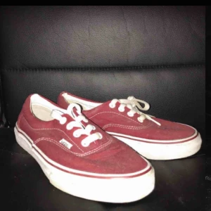  - Jätte fina oanvända röda vans. Endast provade. Kan mötas upp eller frakta✨💕