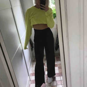  - Svarta sidenbyxor i bra skick. Kan fraktas emot kostnad eller mötas upp