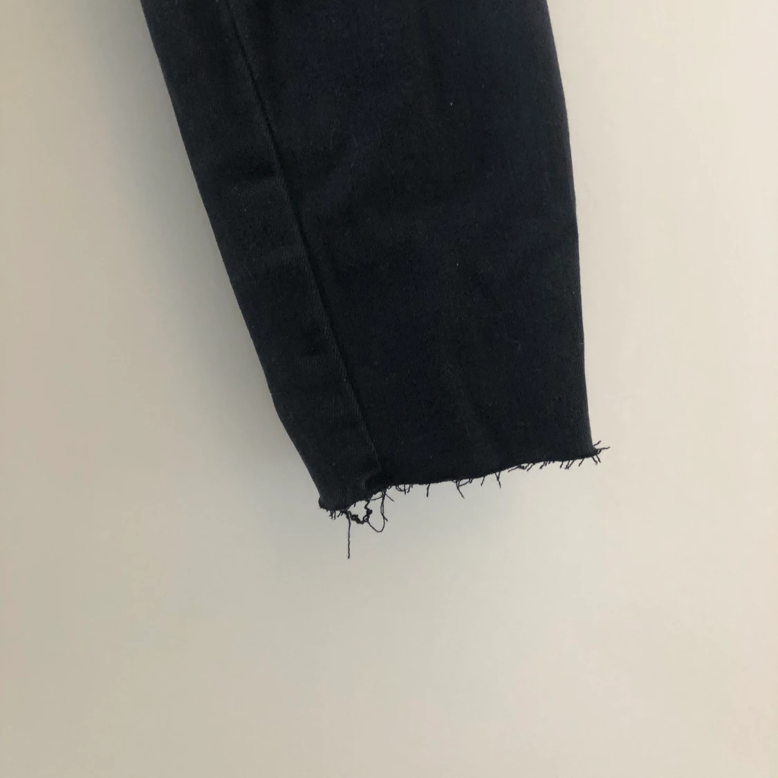 Svarta jeans med broderi! - 91