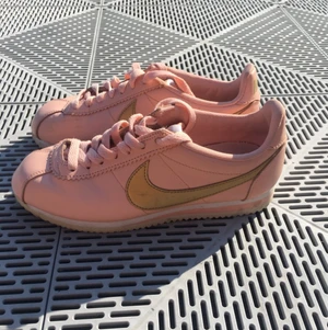 Nike cortez - Knappt använda!