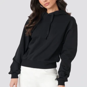 Na-kd Hoodie  - Hej! Säljer en svart Na-Kd Hoodie St xs  köpt för 249kr säljer för 100kr+frakt 