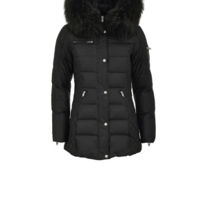 Rock & blue Vinterjacka  - Säljer min Svarta Rock n Blue vinter jacka med guldiga dragkedjor och en svart pälskrage, den är varm och bra passar för vintern. Den är endast använd 2-3 gånger då jag fick en annan jacka istället. 