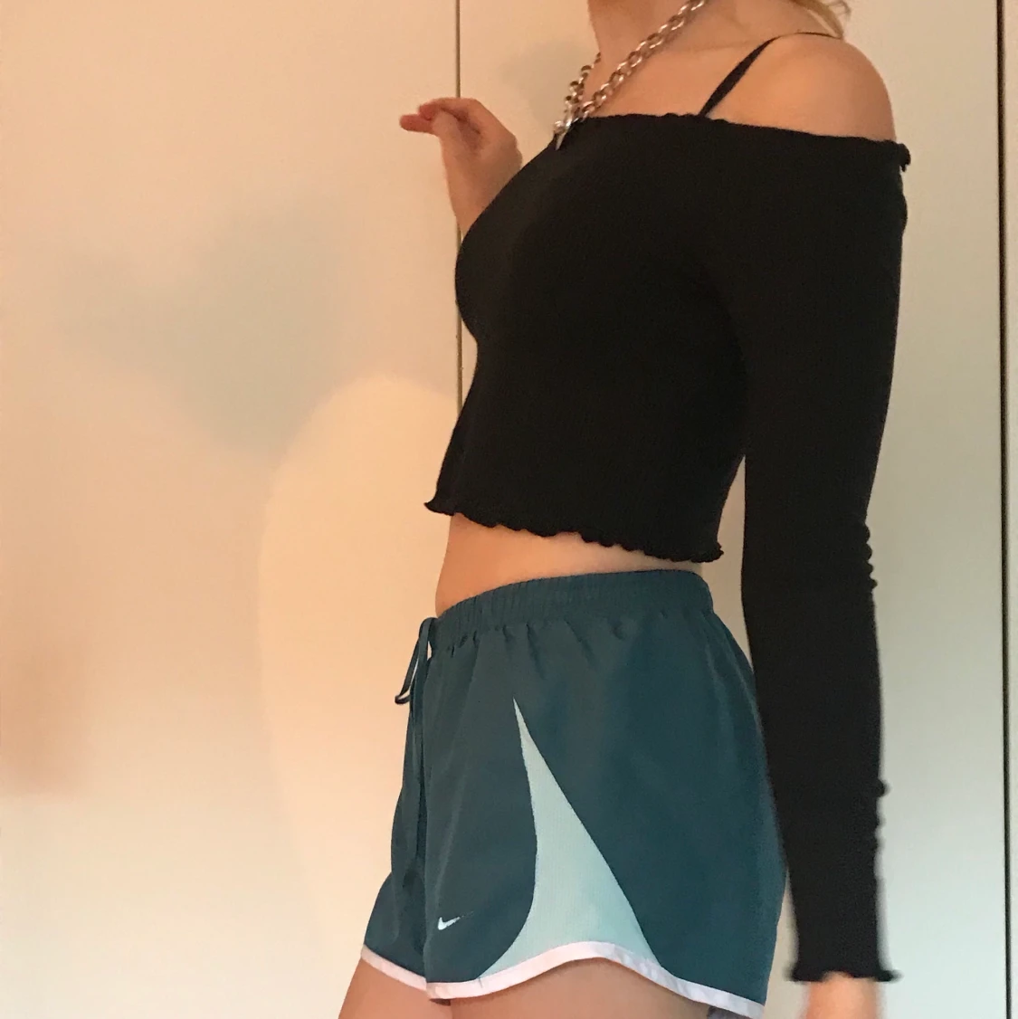 Svart off shoulder tröja 🖤 - 90