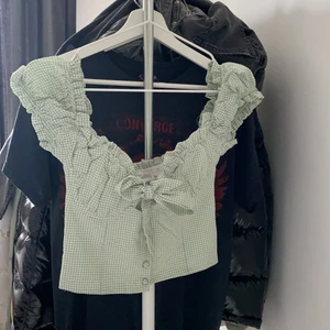 Topp från princess polly - Superfin sommartopp från princess polly köpt för ca 1 månad sen. Kommer inte till användning då den är för liten för mig. Slutsåld på hemsidan! 