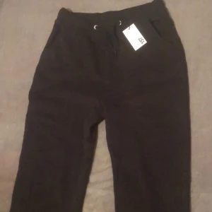 Mjukisbyxor - Helt nya mjukisbyxor från Lager 157 med prislapp, köpta för 80kr och säljs för 40kr. 