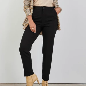 Gina Tricot karin slacks trousers  - Superfina och sköna kostymbyxor från Gina Tricot i toppen skick. Kommer ej till användning!