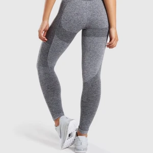 gymshark flex leggings - säljer mina fina gymshark byxor pga jag inte gillar passformen på just min kropp dock suuuper sköna att träna i . vad kan ni lägga för bud?