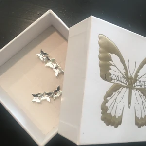 Carolina Gynning örhänge - Fina örhängen, nyskick, frakt ingår i priset.