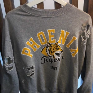 Tjocktröja  - Tjocktröja från Gina Tricot, storlek XS  💛