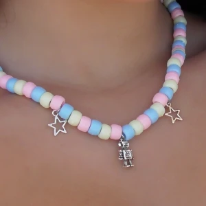 Halsband⚡️😘🙌 - Säljer halsband som jag själv gjort🧚‍♀️✨⚡️ frakt tillkommer⚡️⚡️