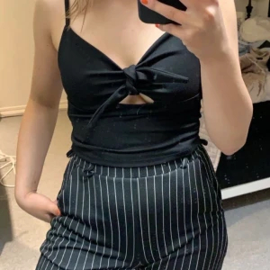 Svart linne  - Säljer ett jättefint svart linne i storlek XS