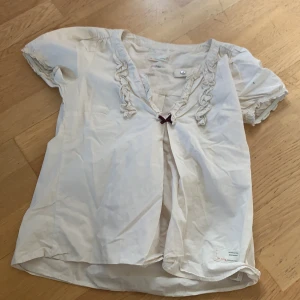 Odd Molly blus/tröja - Fin odd Molly tröja nästan aldrig använd.                        Är osäker på storleken men passar mig som är xs/s.    Går att diskutera pris :)    