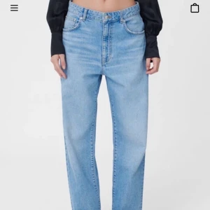 Baggy jeans - Oanvända baggy jeans, sitter väldigt snyggt. Köparen står för frakt