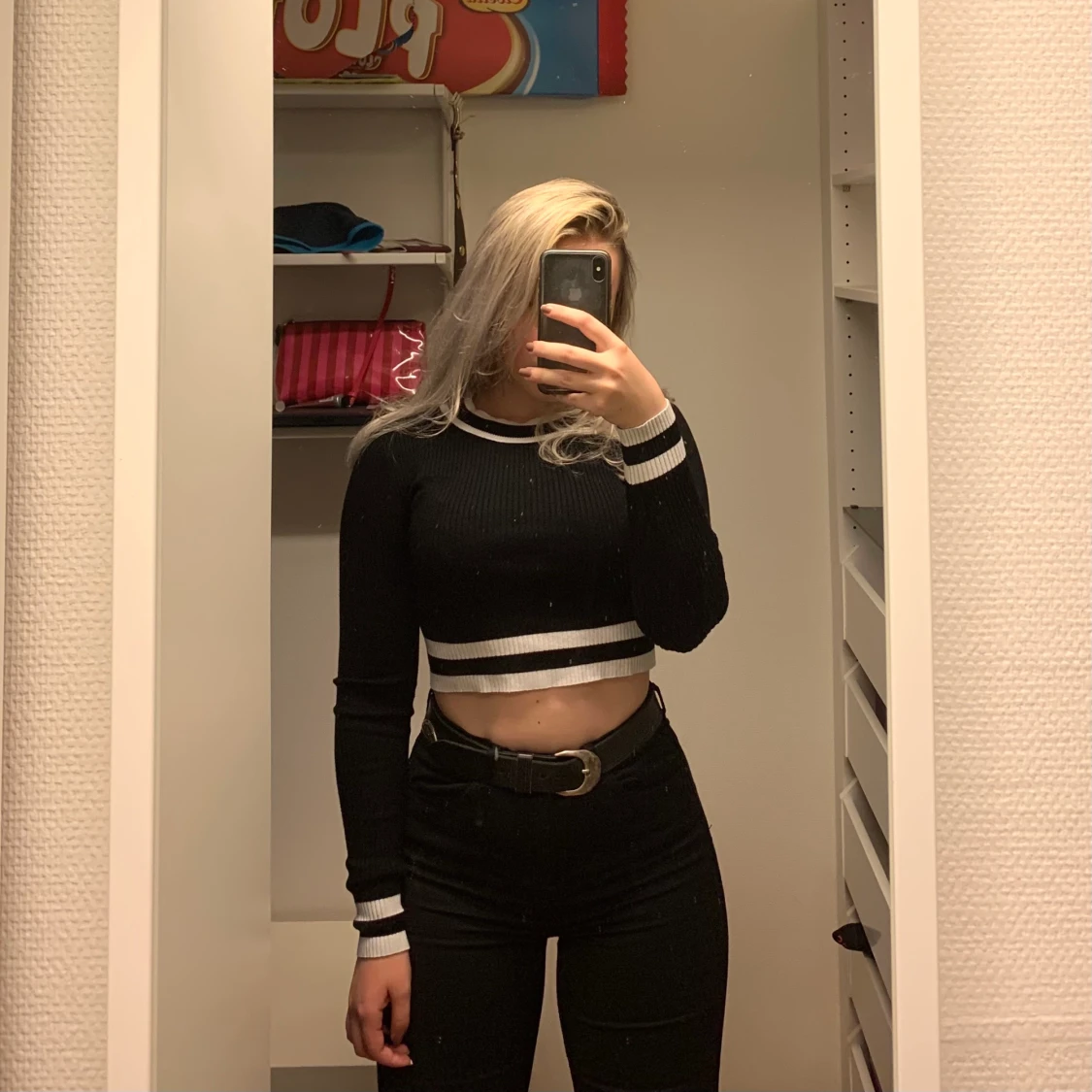 snygg svartvit magtröja!