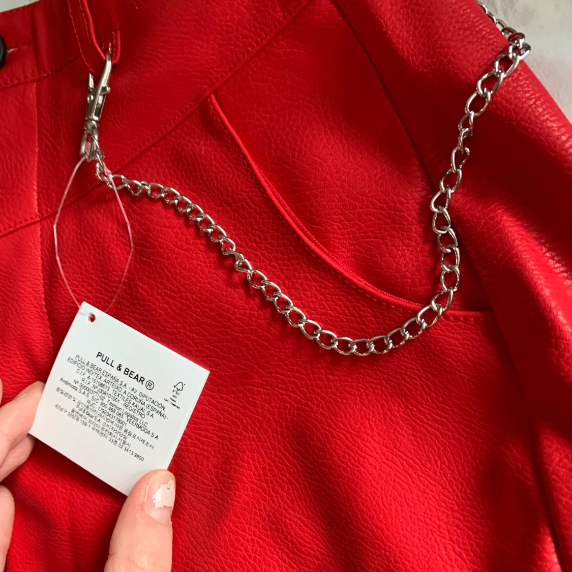 ”Skinn” kjol med kedja  - 90