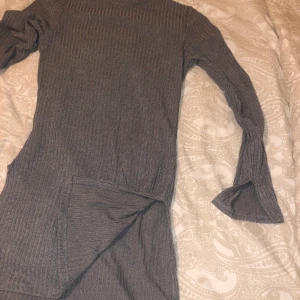 Tröja  - Slits på sidorna och på armänden