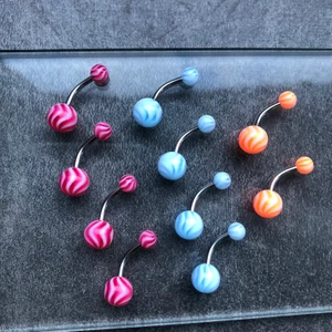 Navelpiecing  - Olika navelpiecing smycken i olika färger. Köp hur många du vill. En endast för 9kr!! Köp hur många du vill