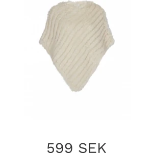 Päls poncho  - Säljer min jätte fina pälsponcho , jätte fint skick då jag andvänt den 1-2 gånger ❤️ säljs för 250+ frakt som du står för 🥰