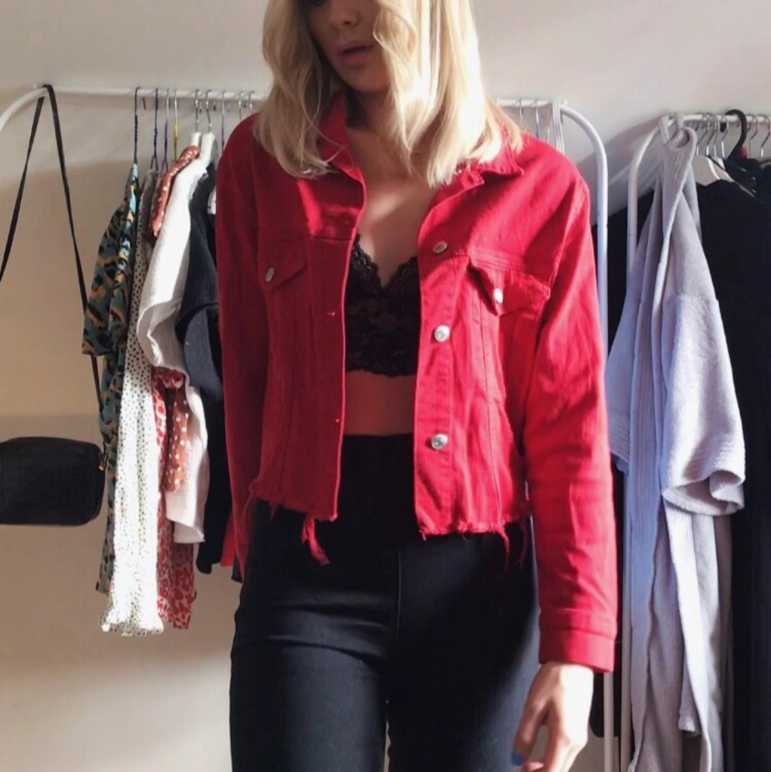 Röd jeansjacka