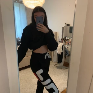 fila mjukisar  - super snygga, knappt använda, som nyskick, passar både xs/s,