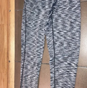 Träning tights  - Hämtas i Malmö, kan skickas.